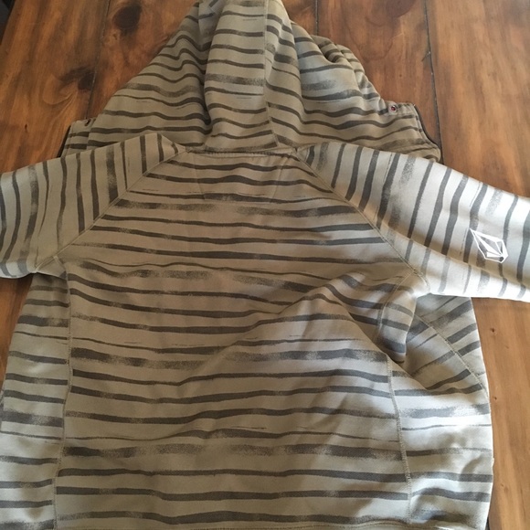 Volcom women’s hoodie size medium tan/brown - Picture 5 of 5